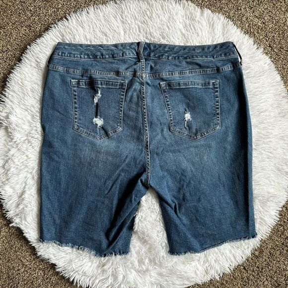 Torrid Jean Shorts Distressed Womens Size 18 - Picture 2 of 5